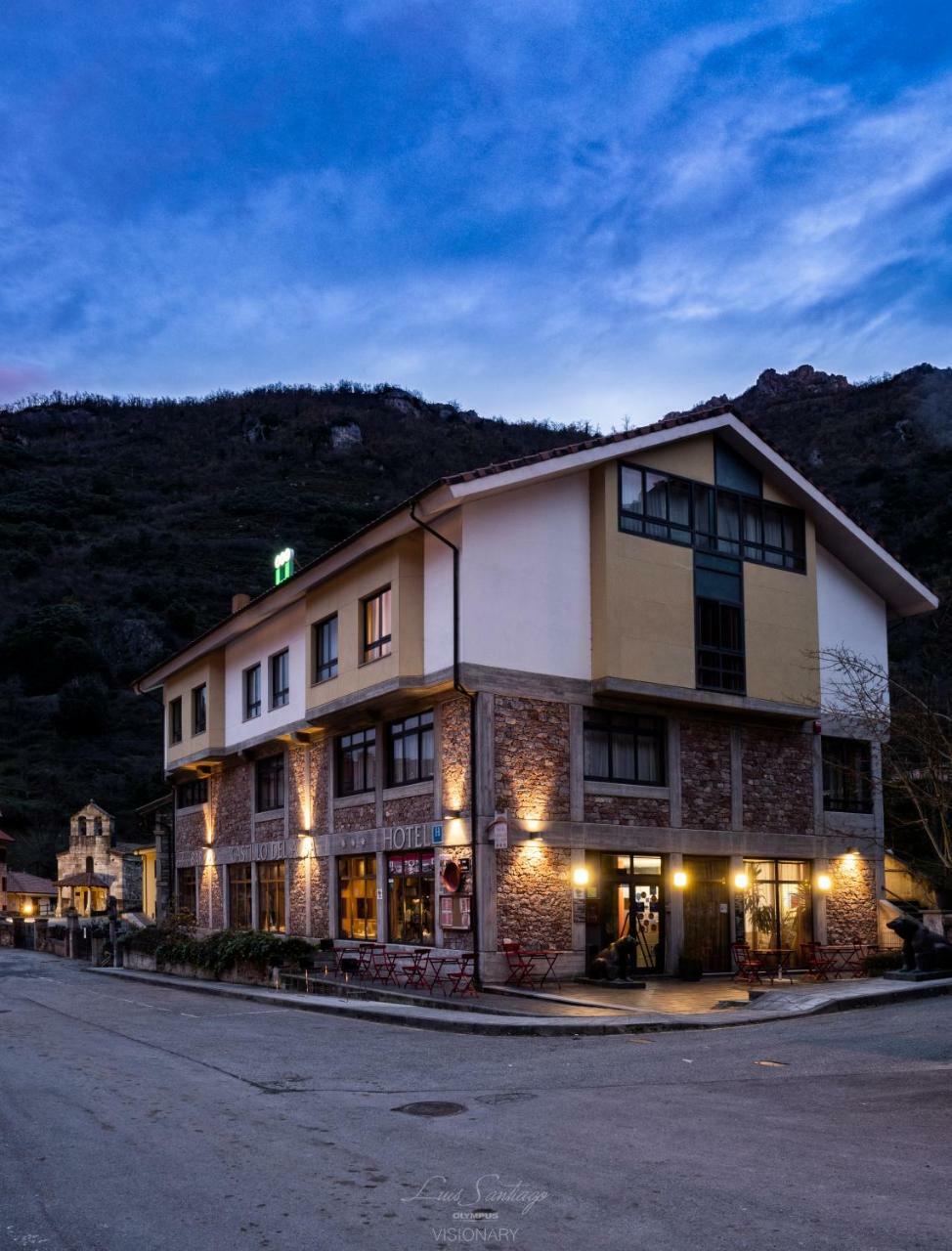 Hotel Castillo Del Alba Pola de Somiedo Exterior foto